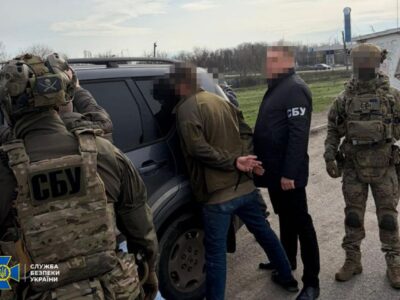 Лікар, наркозалежний рецидивіст, торгівець з Київщини: затримали організаторів схем для ухилянтів  