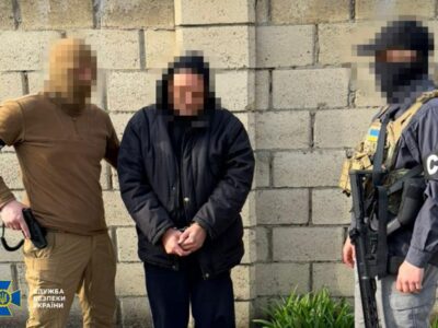 «Шашечки» триколор: в Одесі затримали таксиста-коригувальника  