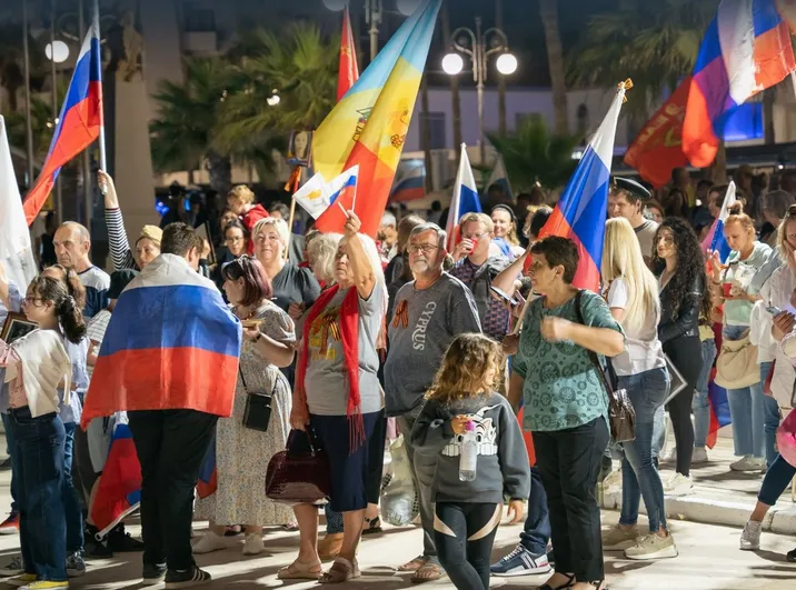 «Антивоєнний» маскарад проти 90 млрд євро: як рф намагається зірвати візит Президента на Кіпр  