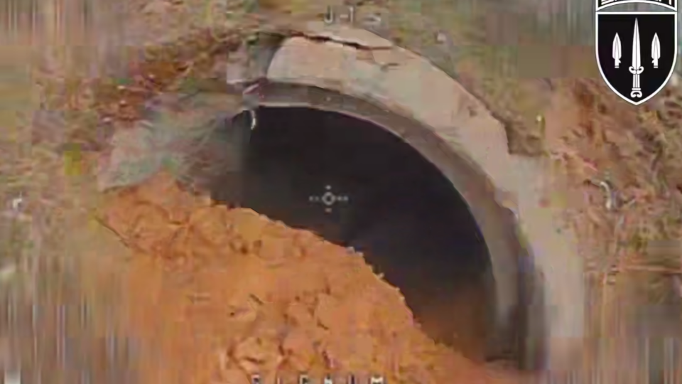 Прикопав сам себе: окупант зробив могилу, в якій його і поховав наш дрон  