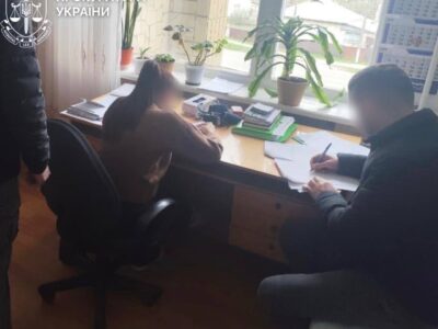 Фіктивні діагнози ухилянтам: у Чернігівській області підозрюють лікарку ВЛК