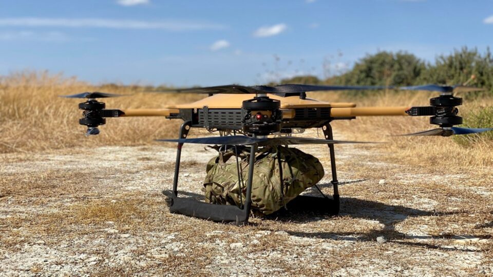 Велика Британія оголосила про найбільшу в історії поставку дронів для України  