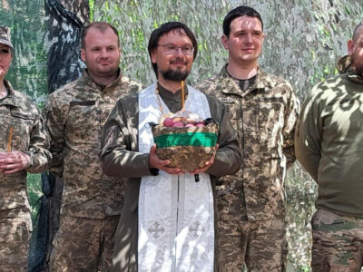 «Шолом-кошик» і доставка дронами пасок на позиції: капелан про Великдень на передовій  