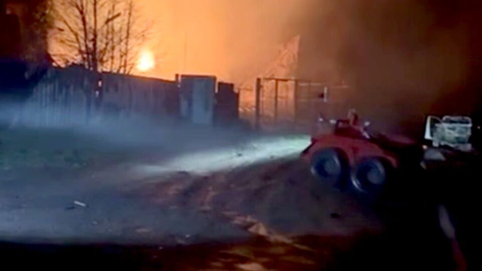 Була загроза вибуху — «Азов» першим у Силах оборони використав НРК для гасіння пожежі  