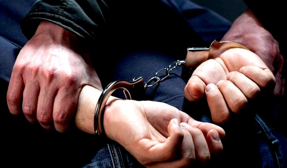 Затриманий в наручниках