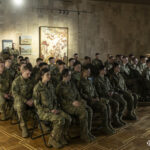 Курсанти Збройних Сил України на зустрічі з військовослужбовцями – Героями України: Павлом Романюком, В'ячеславом Агеєвим.