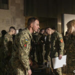 Курсанти Збройних Сил України на зустрічі з військовослужбовцями – Героями України: Павлом Романюком, В'ячеславом Агеєвим.