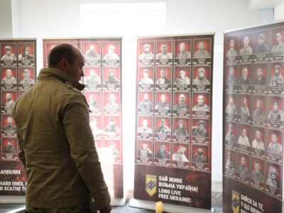 У Veterans HUB Odesa відкрили фотовиставку «Небесний легіон Маріуполя. З Україною в серці»