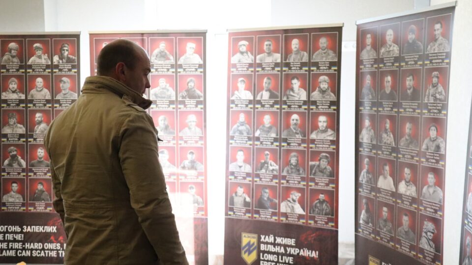 У Veterans HUB Odesa відкрили фотовиставку “Небесний легіон Маріуполя. З Україною в серці”  