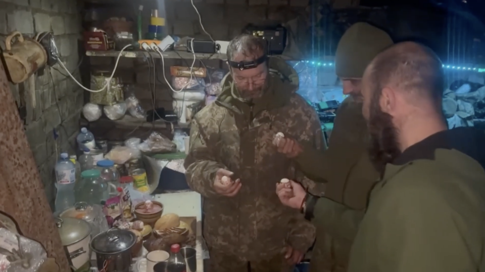 «Святковий кошик на позицію доставлено»: як прикордонники зустріли Великдень  