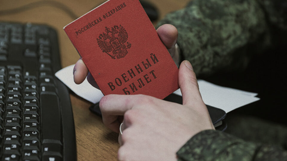 «Мобілізує без мобілізації»: як росія набирає людей в армію  