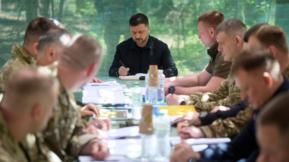 Посилення РЕБ та антидронові коридори: Президент розповів про безпекову ситуацію на Дніпровщині  