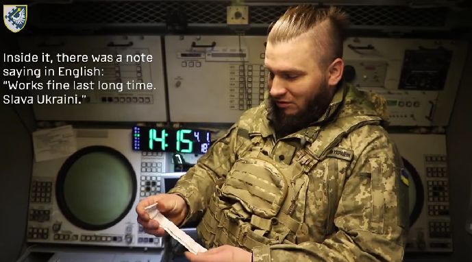 Записка у фальш-панелі: українські зенітники знайшли у своєму ЗРК Patriot таємне послання  