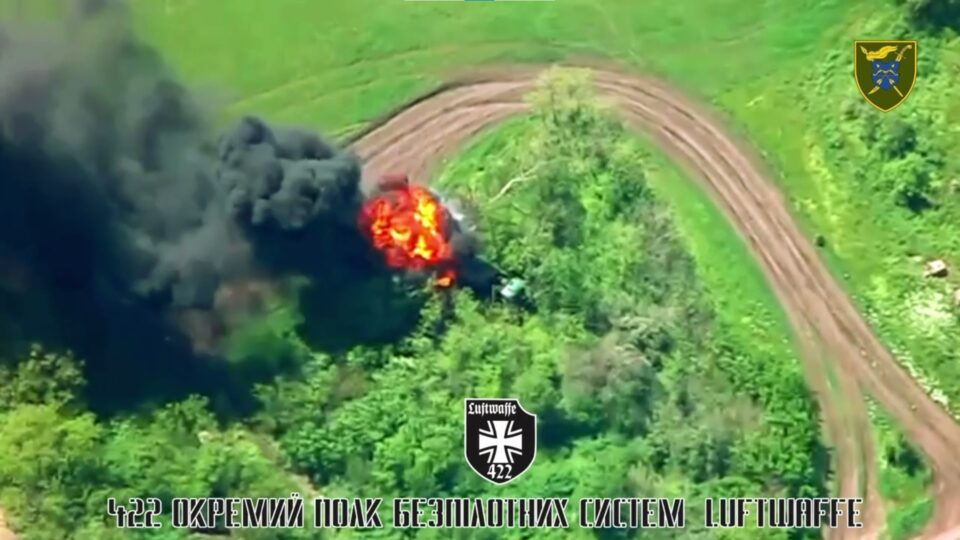 Палає глибоко: російський бензовоз спалахнув за 70 кілометрів від лінії фронту  