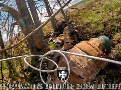 Утрьох під одним кущем: російських штурмовиків уразили прямо у схованці