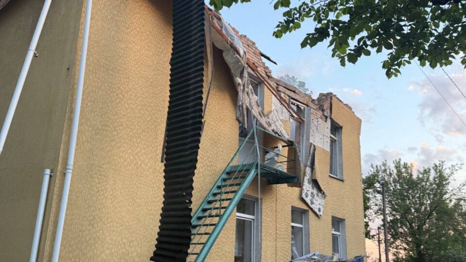 Ворог атакував Київщину: пошкоджено дитячий садок та житлові будинки  
