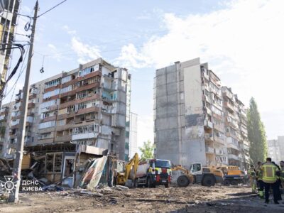 У Дарницькому районі завершили пошуково-рятувальну операцію. У Києві День жалоби за загиблими