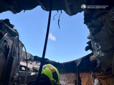 Ворог знову вночі вдарив по Дніпру, є постраждалі