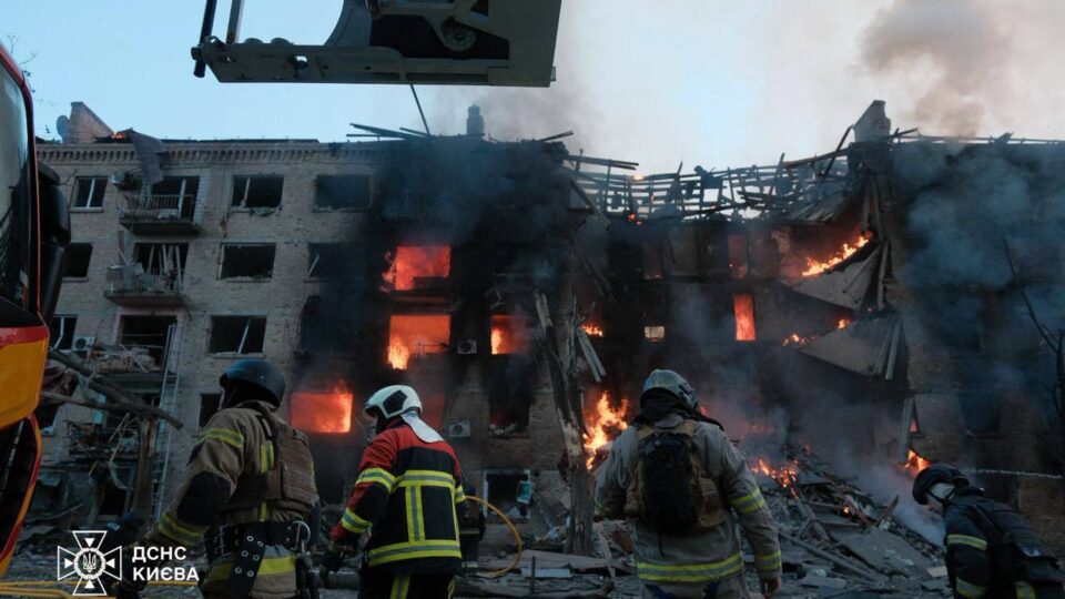 Двоє загиблих і 56 постраждалих: у Києві зросла кількість жертв російського терору  