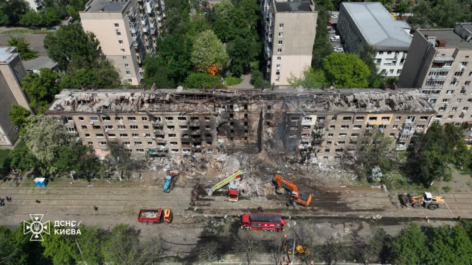 Масована атака на Київ: у двох районах тривають роботи з ліквідації наслідків  
