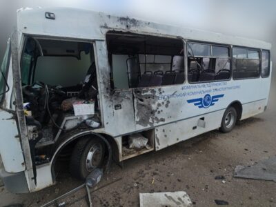 Окупанти вдруге за день атакували з дрона маршрутку в Херсоні  