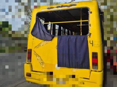 У Херсоні є загиблі та поранені внаслідок атаки ворожого дрона на маршрутний автобус  