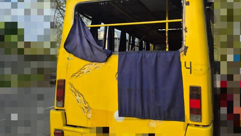 У Херсоні є загиблі та поранені внаслідок атаки ворожого дрона на маршрутний автобус  