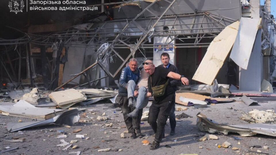 Удар по Запоріжжю: кількість постраждалих зросла до 43, ще 12 осіб загинули  