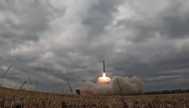 «Орєшнік» вдарив по гаражах у Білій Церкві: росіяни ниють через безглузду атаку «заради картинки»  