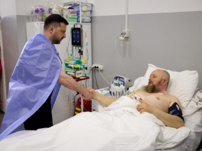 У Дніпрі Президент відзначив держнагородами медиків і поранених воїнів
