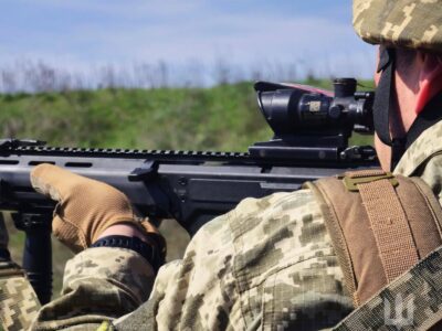 «Їхні сили в Куп’янську дещо потріпали»: на плацдарм східніше міста росіяни тиснуть із трьох боків
