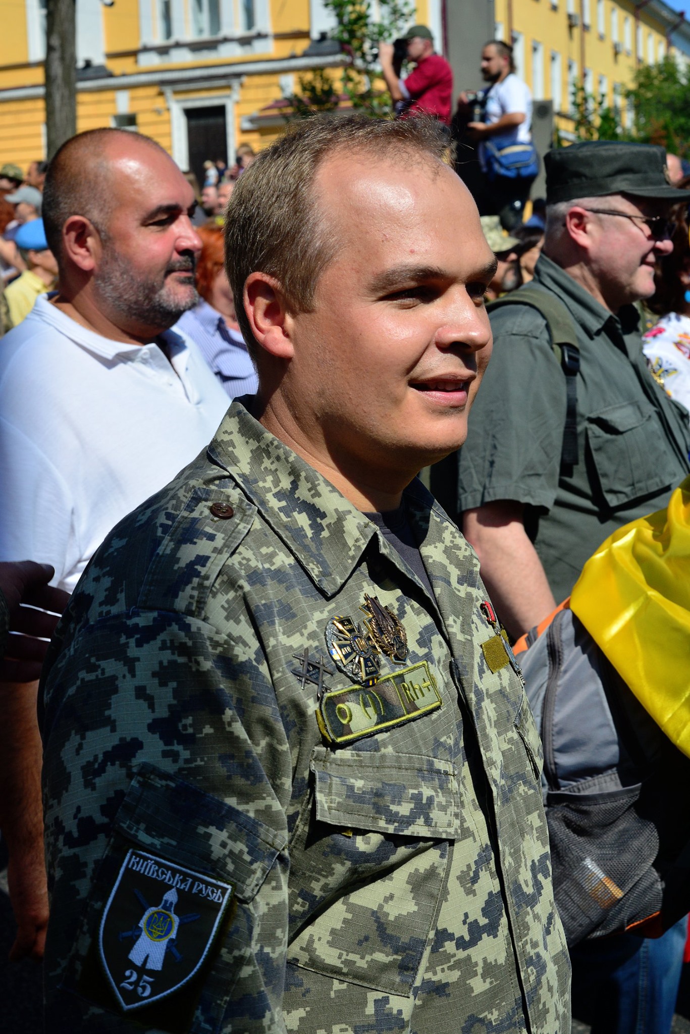 Андрій Кравченко у військовій формі на параді