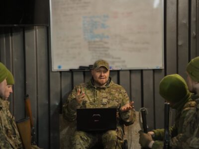 «Я не знав, чи закривати ФОП» — новобранцям у ЗСУ читають курси з права, історії та психології