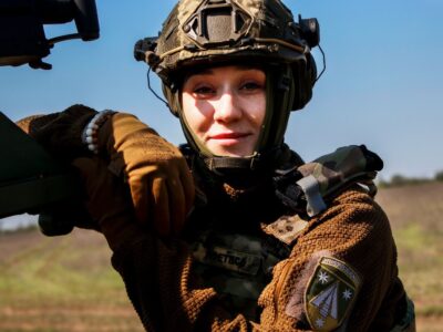Три «Шахеди» за одне чергування: зенітниця «Поетеса» з мобільної групи ППО розповіла свою історію