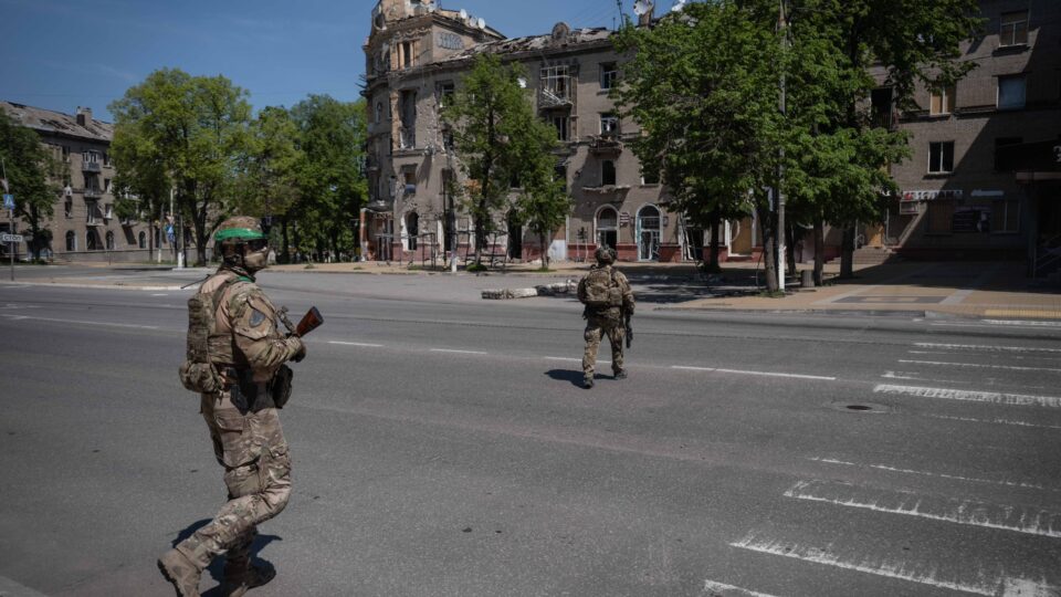«Машини на відкат! Щось горить попереду»: як FPV-дрони перетворюють Дружківку на місто небезпечних маршрутів  