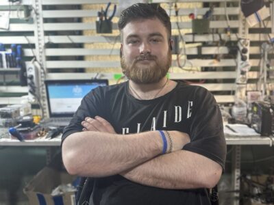 «Кожен дрон має свій характер»: репортаж із FPV-лабораторії на передовій