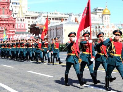 «Їхній парад залежить від нас»: Президент пригрозив рф наслідками за ігнорування його мирної ініціативи