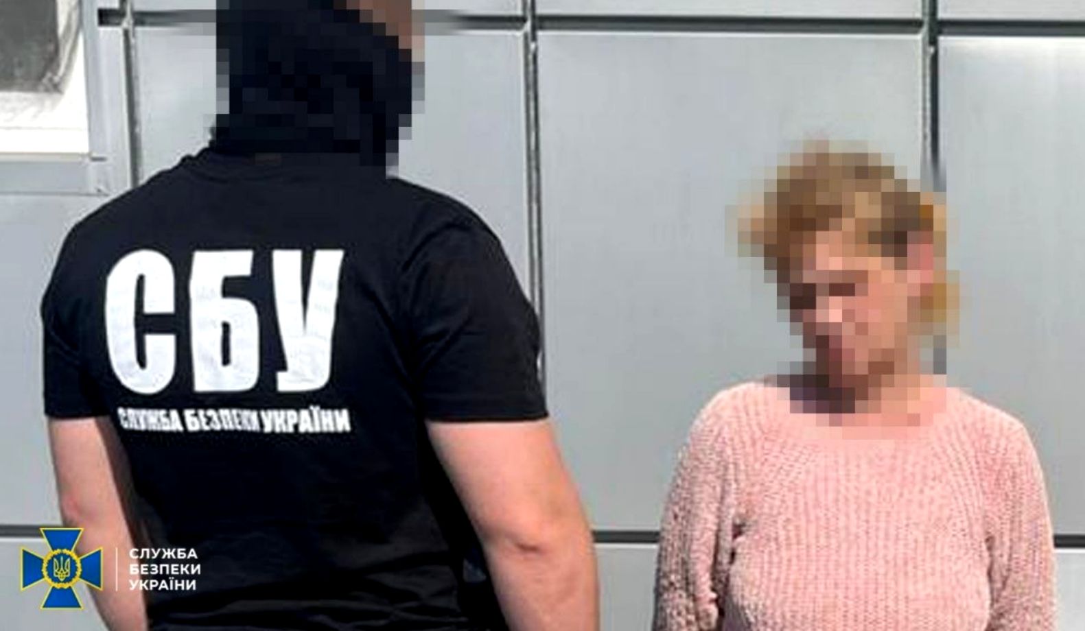 Співробітник СБУ із затриманою агенткою рф