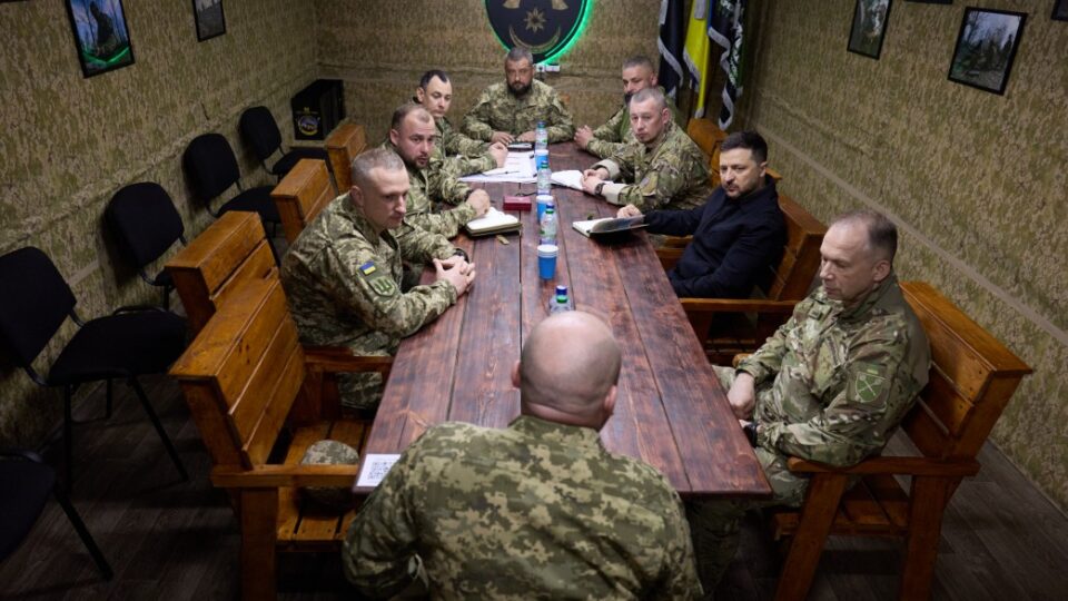 Президент вручив ордени захисникам, які воюють на Олександрівському напрямку  