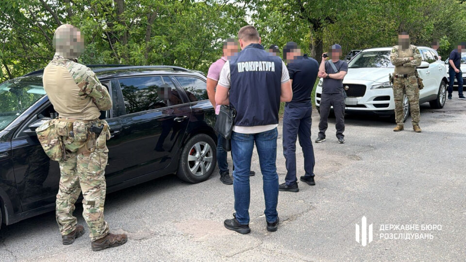 $9 тисяч за «зняття з розшуку» — на Закарпатті викрили адвоката, який вимагав гроші у військового  