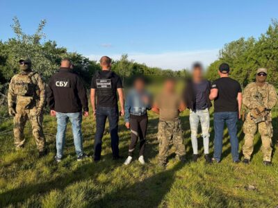 Біля кордону зі Словаччиною затримали трьох переправників один з яких був перевертнем