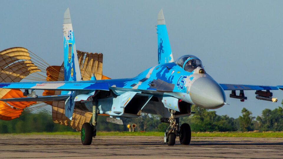 Допомога від Швеції: Україна отримала нову техніку для обслуговування аеродромів  