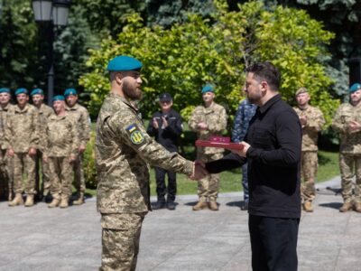 Президент привітав воїнів морської піхоти з професійним святом та відзначив їх державними нагородами