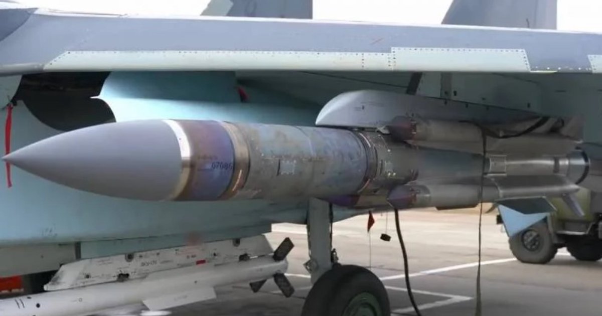 ракета Х-31П на підвісці під крилом літака