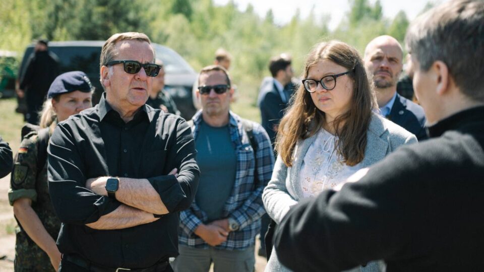 Борис Пісторіус відвідав позицію ППО та об’єкт енергетики, який атакували росіяни  