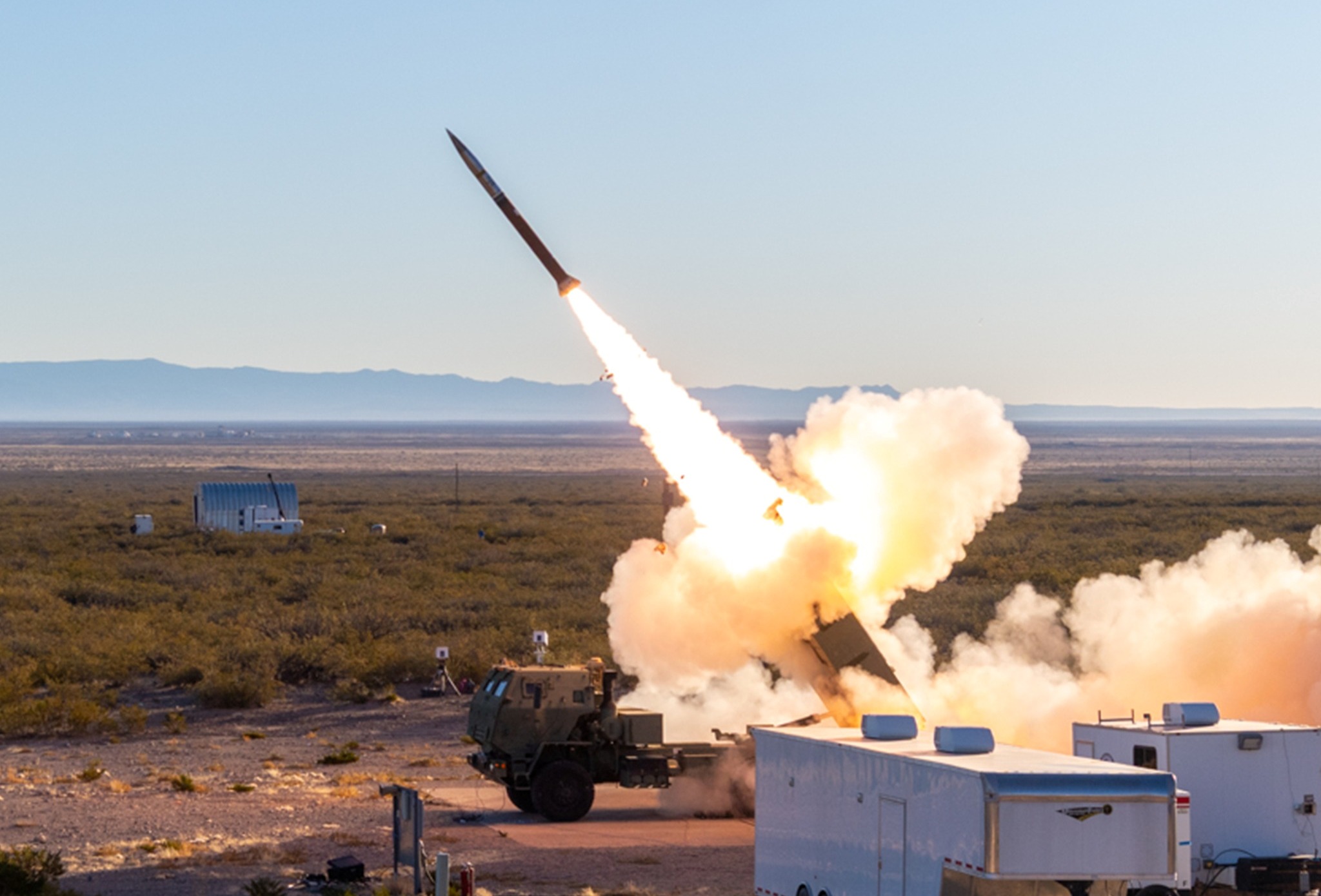 Тестовий пуск ER GMLRS з альтернативною боєголовкою M270A2