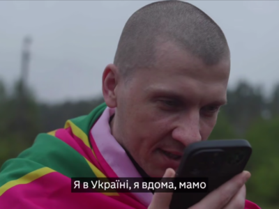 «Я в Україні, я вдома, мамо» — з’явилися кадри перших дзвінків звільнених із полону захисників