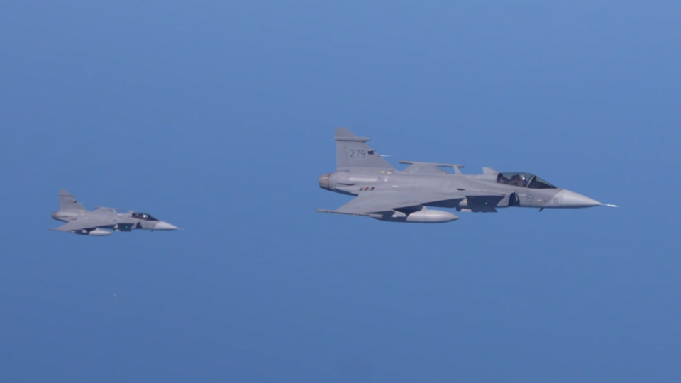 Під крилами Gripen: Володимир Зеленський прибув до Швеції говорити про посилення української авіації  