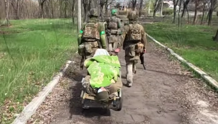«Три доби під КАБами»: як бійці «Сафарі» рятували FPV-оператора «Дракона»  
