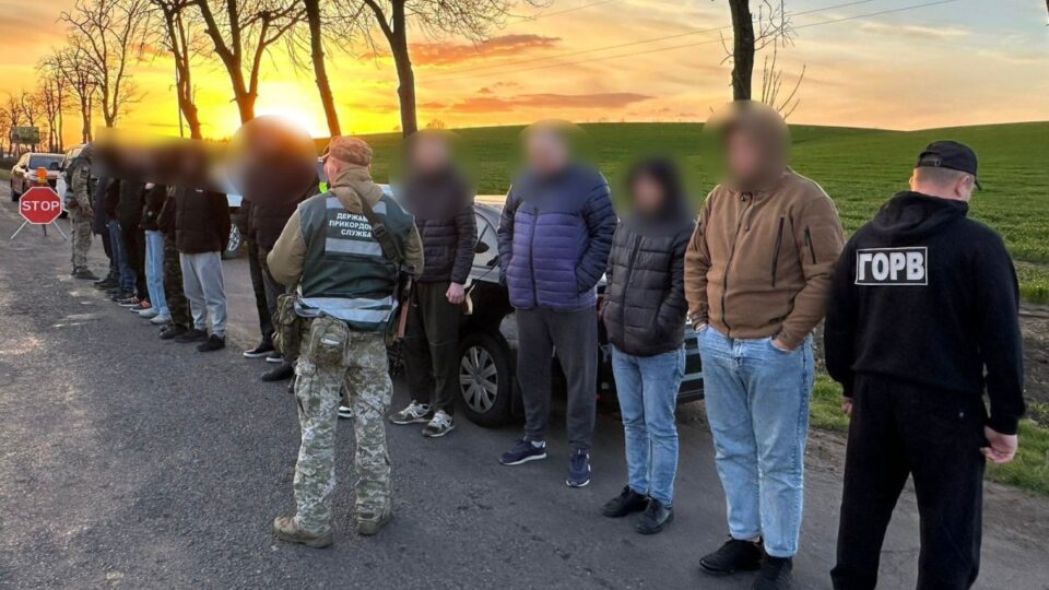 На Одещині прикордонники затримали цілий кортеж ухилянтів  